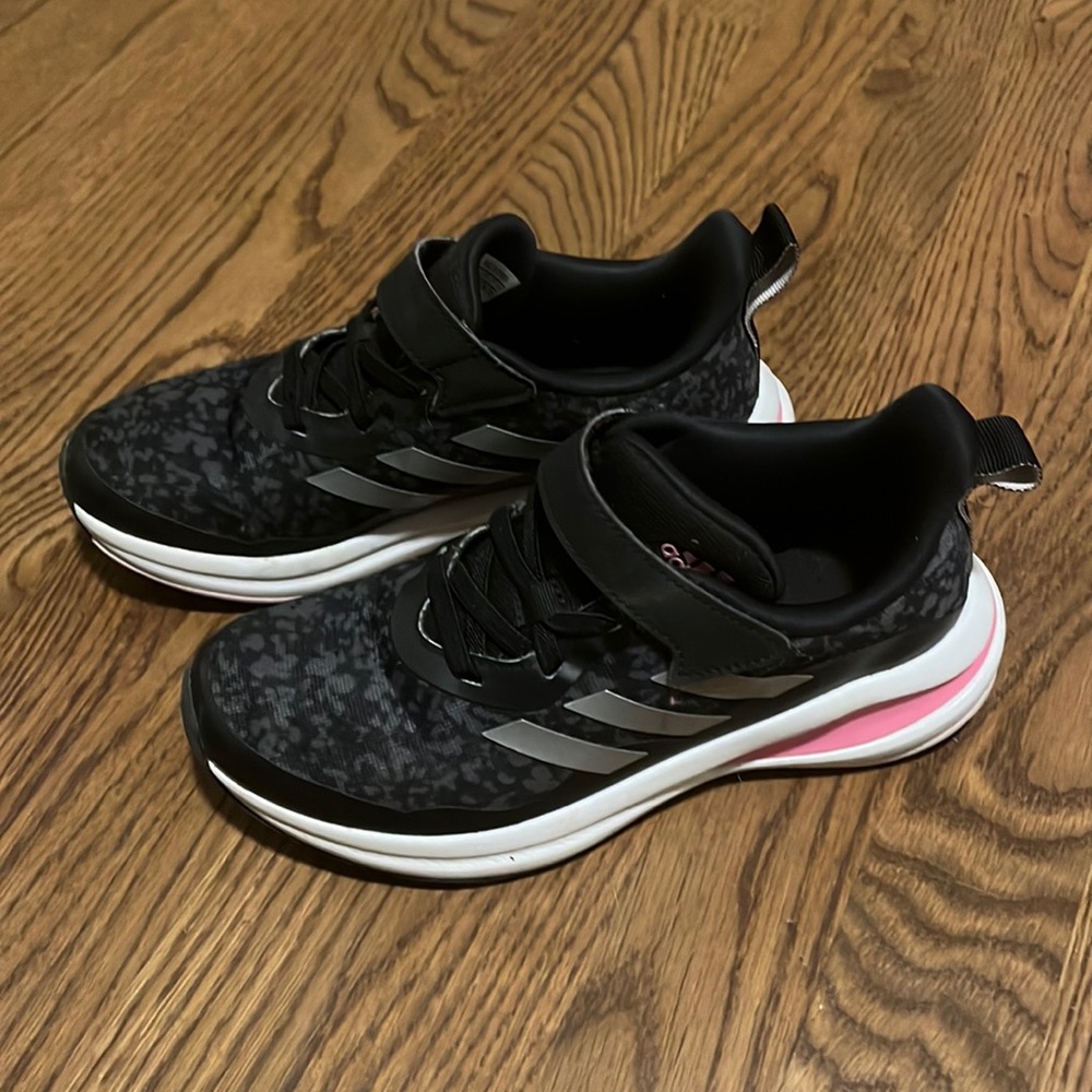 Girls addidas sneakers